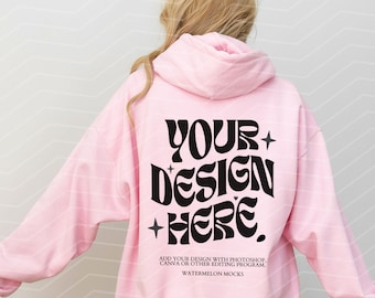 Gildan 18500 Hellrosa Hoodie Mockup Rückseite Hoodie Mockup Rosa Übergröße Hoodie Mockup Trendy Modell Valentinstag Mockup Lifestyle Mockup
