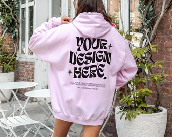Gildan 18500 Hellrosa Hoodie Mockup Rückseite Hoodie Mockup Pink Übergroßer Hoodie Mockup Trendy Modell Mockup Natur Mockup Lifestyle Mockup