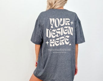 Mockup van Gildan 64000-shirt op achterkant donkergrijs gemêleerd met woorden op achterkant mockup Gildan 64000-shirt mockup donkergrijs gemêleerd shirt Oversized mockup