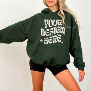 Gildan 18500 Mockup Gildan Forest Green Hoodie Mockup Sweatshirt Modell Mockup Gildan Forest Green 18500 Gildan Hoodie Mockup Studios