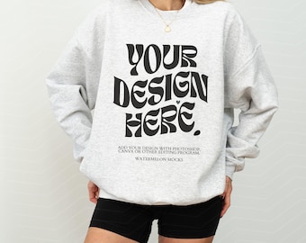 Mockup felpa Gildan 18000 Ash Mockup felpa oversize Mockup felpa Ash Mockup 18000 Gildan Mockup maglione modello Mock