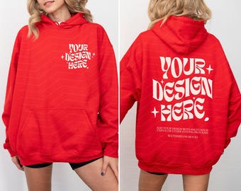 Könnte beinhalten: Ein leuchtend roter Kapuzenpullover mit einer Vordertasche und langen Ärmeln. Auf der Vorderseite steht der weiße Text YOUR DESIGN HERE mit Sternakzenten. Die Rückseite zeigt denselben Text in einer größeren Schrift mit zusätzlichen Sternen.
