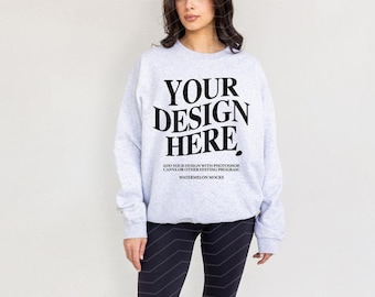 Mockup di felpa Gildan 18000 Ash Mockup di modello oversize Mockup di felpa Ash 18000 Gildan Mockup di modello di maglione KZ1