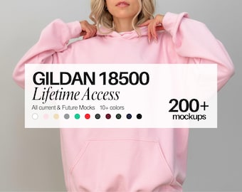 Puede incluir: Una sudadera con capucha de color rosa claro con un bolsillo tipo canguro frontal. Un recuadro blanco muestra el texto GILDAN 18500 Lifetime Access, 200+ mockups, All current & Future Mocks, 10+ colors, y diez pequeños círculos de colores.