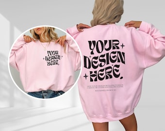 Gildan 18000 Różowy tył przód luźny różowy bluza z kapturem mockup 18000 Gildan jasnoróżowy bluza z okrągłym dekoltem outdoor różowy tył mockup