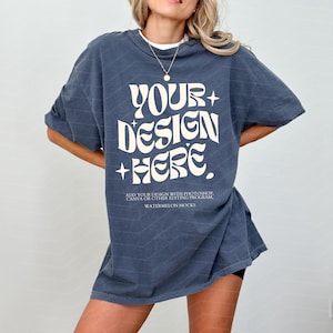 Komfortfärger Mockup Denim Mockup C1717 Denim Mockup Överdimensionerad T-shirt Modell Mockup Denim C1717 Mockup Blå T-shirt Mockup Denim 1717 Mockup