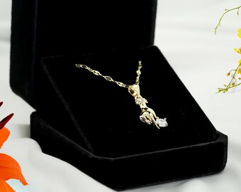 Diamond Hand Necklace | Gold Filled Pendant, 40cm Chain