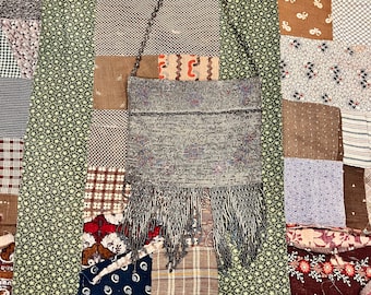Sac à main antique des années 1920 en micro-perles avec motifs floraux