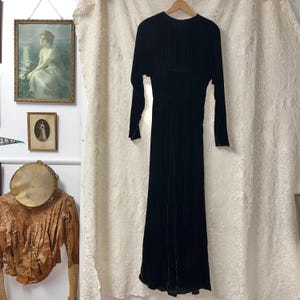 Antique 1930&#39;s Romantic Black Velvet Gown