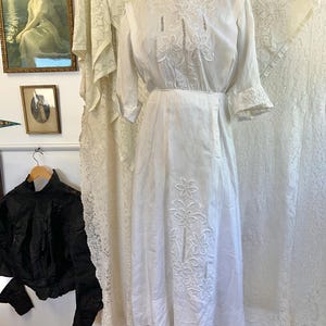 Antique Edwardian Linen Day Dress – Hand-Embroidered Whitework Floral Gown
