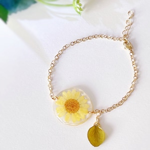 Real Daisy Bracelet: Gold Plated Chain, April Birth Flower