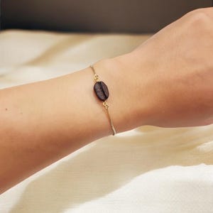 Handgemaakte Kona-koffieboonarmband: vergulde ketting, verstelbaar