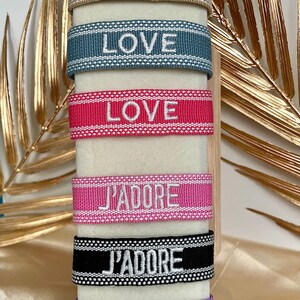 Bracelets tissu love hope réglables été brodés fait main couleurs rose violet bleu beige noir ajustable pas cher tendance à la mode image 1