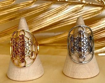 Günstiger Edelstahlring in trendiger Gold- oder Silberfarbe, verstellbar im Vintage-Mandala-Stil