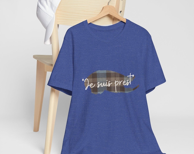 Je suis prest plaid feather Tee | French phrase feather graphic