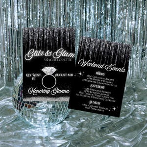 Puede incluir: Dos invitaciones negras y plateadas para una despedida de soltera con el texto "Glitz & Glam Bachelorette" y "Weekend Events". Las invitaciones están colocadas frente a una bola de discoteca. El evento es en Key West, FL, del 8 al 10 de agosto, en honor a Gianna.