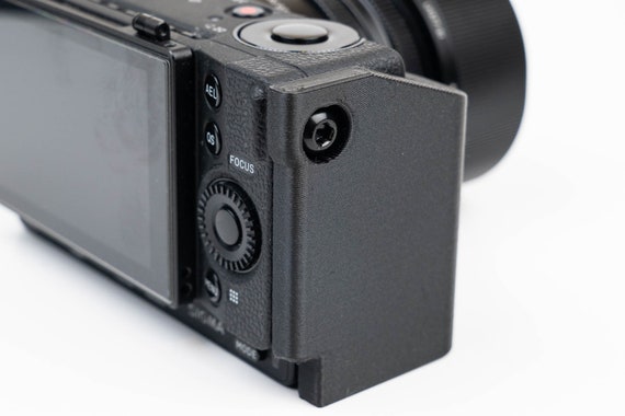 【美品・純正ハンドグリップ付き】SIGMA fp SIGMA fp]純正ハンドグリップ HG-11は良いけど私は使わない - Photo Life