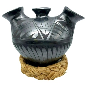 Vintage Black on Black Mata Ortiz Mexico Pottery Vase SIGNED A. Ortiz RARE DESIGN