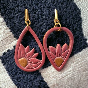 Orecchini pendants - Motivo floreale - Alti e bassi
