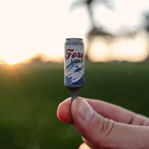 Set di tee da golf a forma di lattina di birra - Idee regalo natalizie a tema golf, regali divertenti per uomini, regalo per il Secret Santa, accessori da golf originali immagine 4