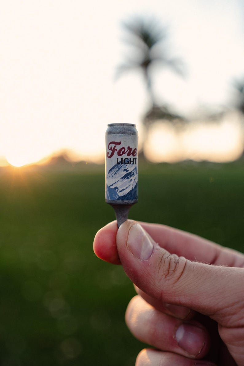 Set di tee da golf a forma di lattina di birra - Idee regalo natalizie a tema golf, regali divertenti per uomini, regalo per il Secret Santa, accessori da golf originali immagine 4