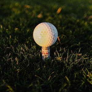 Set di tee da golf a forma di lattina di birra - Idee regalo natalizie a tema golf, regali divertenti per uomini, regalo per il Secret Santa, accessori da golf originali immagine 5