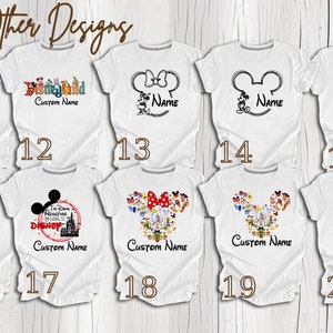 Pu&ograve; includere: Venti magliette bianche con vari disegni a tema Disney, tra cui Topolino, Minnie Mouse e il castello Disney. Ogni maglietta ha un numero da 11 a 20 stampato in basso.