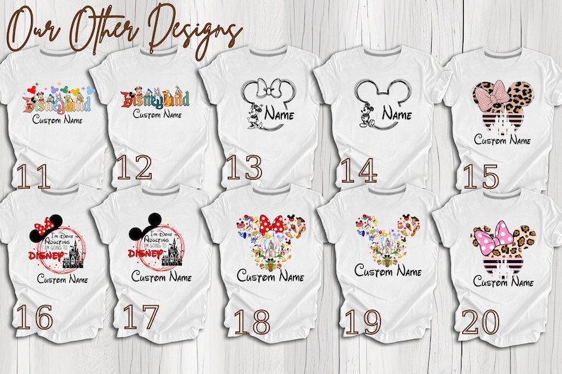 Pu&ograve; includere: Venti magliette bianche con vari disegni a tema Disney, tra cui Topolino, Minnie Mouse e il castello Disney. Ogni maglietta ha un numero da 11 a 20 stampato in basso.