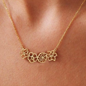 Dainty Birth flower Necklace , 18K Gold plated Birth Flower Bouquet Necklace, Personalized Gift, Birth flower Family Gift, Mothers day gifts