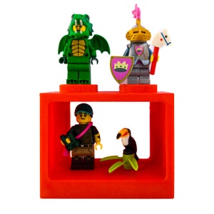 Röd Minfig-displayhyllkloss | Montera den. Visa upp den. Bygg med den. | KOMPATIBEL MED LEGO Classic-klossar och minifigurer