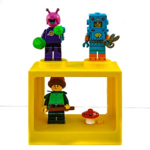 Gul Minfig-displayhylla | Montera den. Visa upp den. Bygg med den. | KOMPATIBEL MED LEGO Classic-klossar och minifigurer