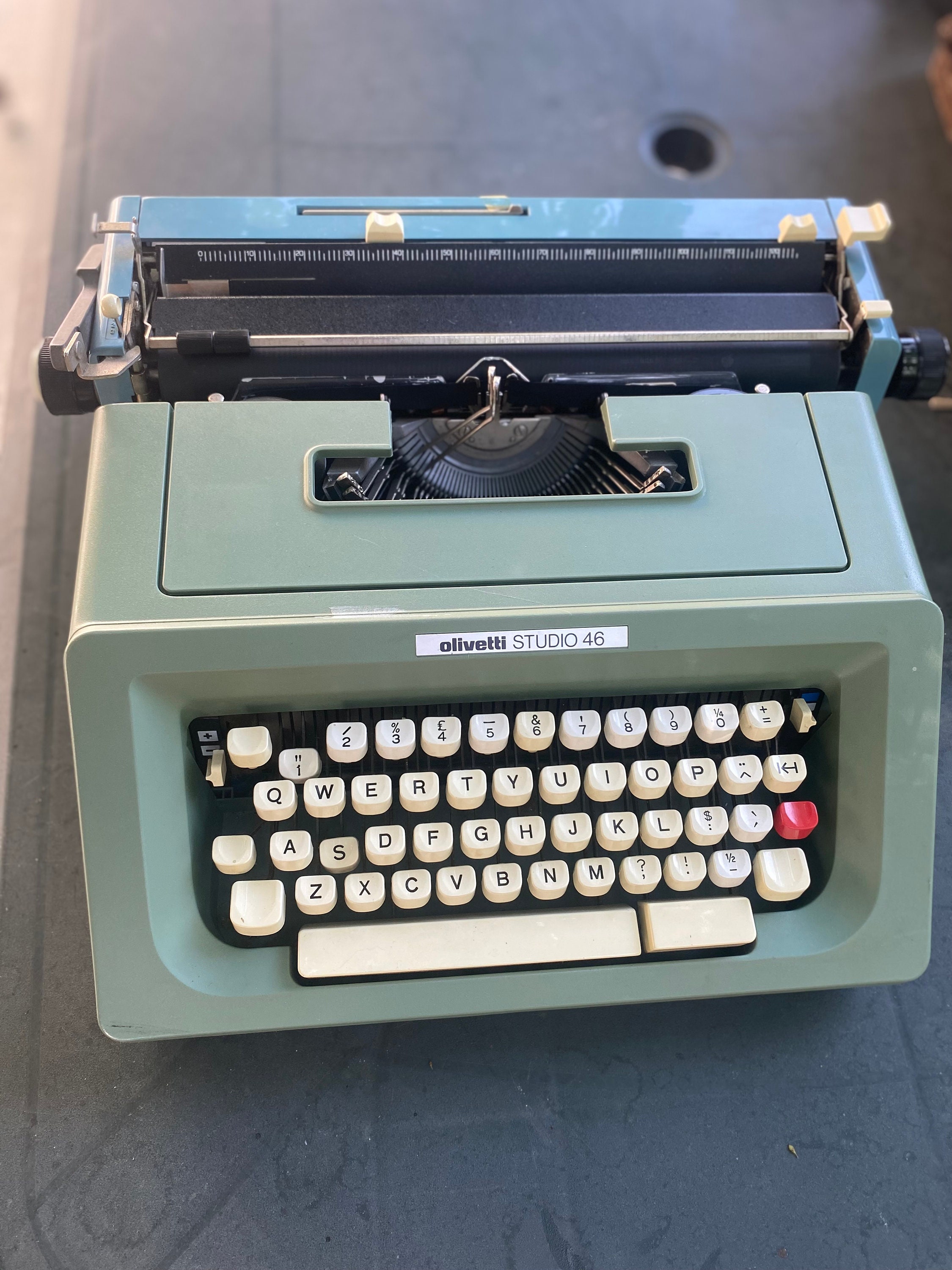 MAQUINA ESCRIBIR OLIVETTI STUDIO 46 1970's CON FUNDA RIGIDA