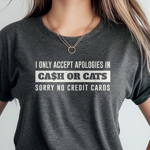 Accetto scuse solo in contanti o maglietta con gatti, maglietta divertente per gli amanti dei gatti, argomento di conversazione sorprendente, maglietta sarcastica sui soldi, regalo da ridere