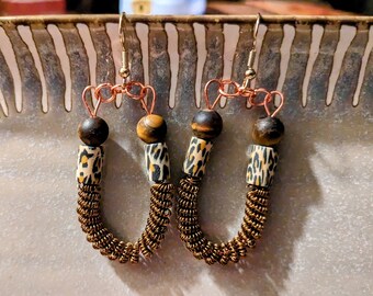 Boucles d'oreilles impertinentes à motif léopard, fil torsadé et oeil de tigre, faites main