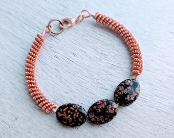 Bracelet en cuivre fait main, fil torsadé et jaspe flocon de neige rouge