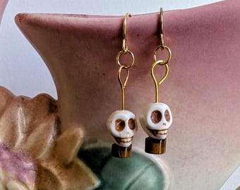 Pendants d'oreilles tête de mort effrayants et adorables - wagnerite avec perles en oeil de tigre
