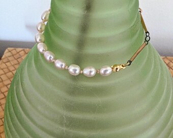 Hand-knotted mauve freshwater pearl bracelet with vintage chain links, 7 1/4" on silk thread