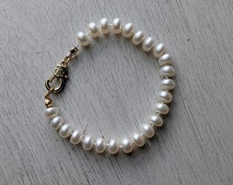 Bracelet lumineux en forme de dôme de perles de culture véritables, fermoir mousqueton doré