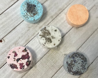 Shower steamers/Bath melts/ 5  pieces/Spa gifts/relaxing /gift giving/shower favors/Dried flowers/dried herbs/detoxifying/energy cleanser