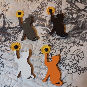 Cat catching sunflower magnet