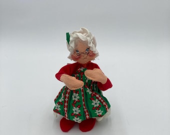 Annalee Mrs Santa Doll Mrs Claus Doll Mobiltree Meredith NH 1963 7" di altezza Nessuna etichetta