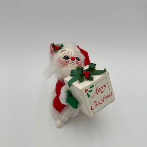 Annalee Santa Mouse Doll w/ Present Mobiltree Meredith NH 1994 6” tall No Tags
