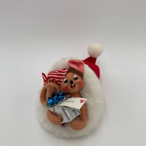Annalee Christmas Mouse Doll in Santa Hat Mobiltree 2002 7” long No Tags