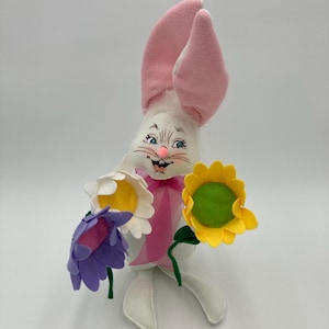 Annalee Bloomin Bunny Holding Flowers Doll Easter Bunny Doll Mobiltree 2016 12” tall No Tags (See Description)