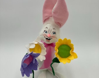 Annalee Bloomin Bunny Holding Flowers Doll Easter Bunny Doll Mobiltree 2016 12” tall No Tags (See Description)
