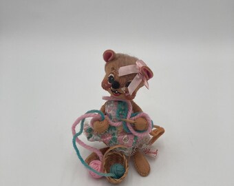 Annalee Knitting Mouse Doll w/ Balls of Yarn Mobiltree Meredith NH 1989 6” tall No Tags