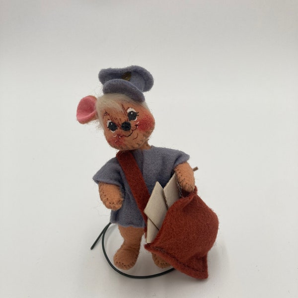 Annalee Mailman Mouse Doll w/ Mailbag Mobiltree Meredith NH 1996 3” tall No Tags