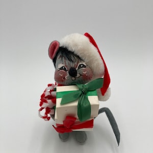 Annalee Christmas Mouse Doll Santa Mouse w/ Presents Mobiltree Meredith NH 1986 6” tall No Tags