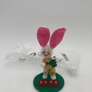 Annalee Gardner Bunny Doll Watering Row of Carrots Easter Bunny Mobiltree 2014 6” tall No Tags w/ Bag (See Description)