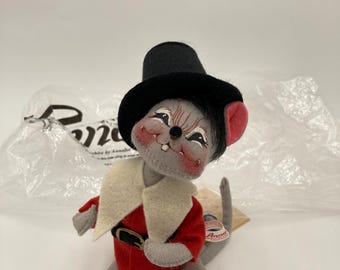 Annalee Pilgrim Boy Mouse Doll Mobiltree Meredith NH 1999 7” tall w/ Tag and Bag
